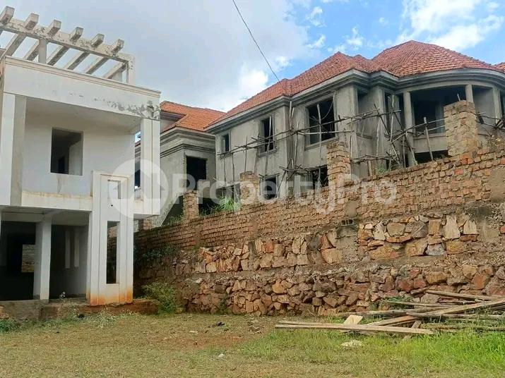 5 bedroom Bungalow Apartment for sale Kira road  Kira Wakiso Central - 0