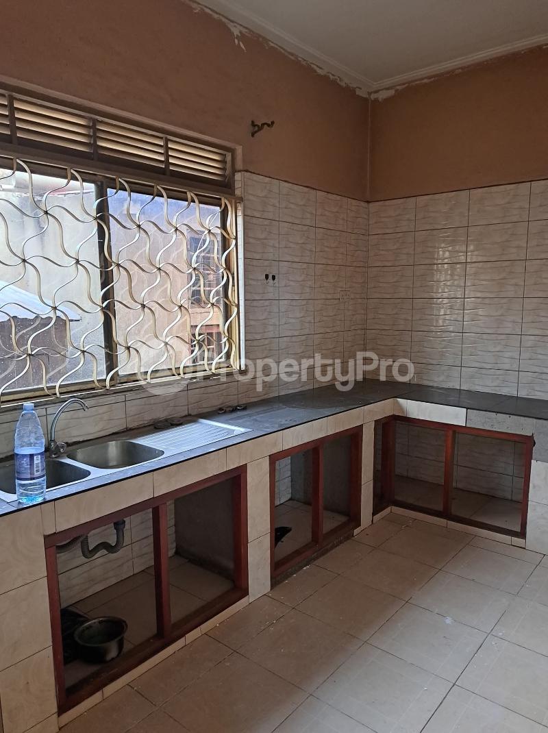 3 bedroom Bungalow Apartment for rent Sonde road  Wakiso Central - 2