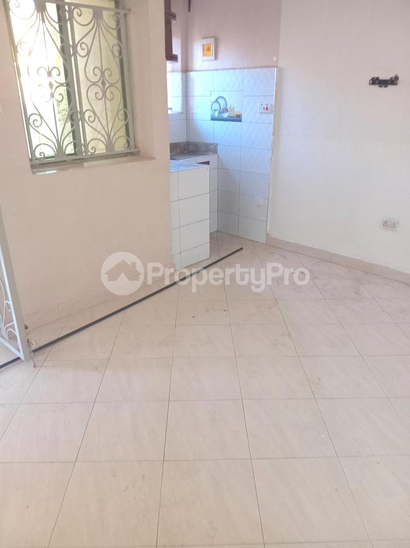 1 bedroom mini flat  Apartment Block Apartment for rent mutungo road Kampala Central - 3