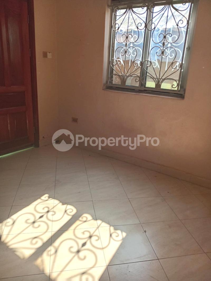 1 bedroom mini flat  Apartment Block Apartment for rent mutungo road Kampala Central - 2