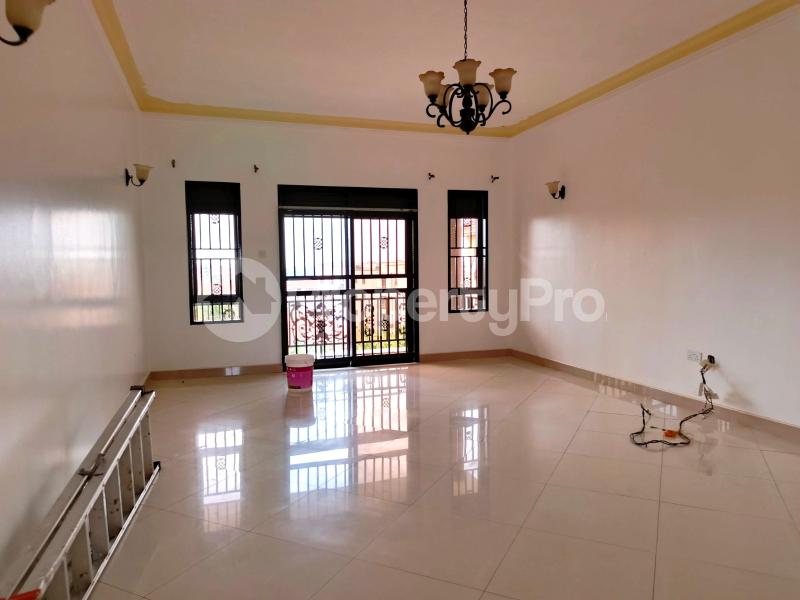 3 bedroom Apartment Block Apartment for rent kiwaatule road Kampala Central - 6