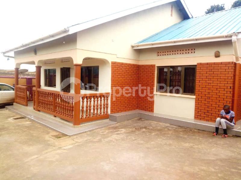 3 bedroom Bungalow Apartment for rent kajjansi road Wakiso Central - 2