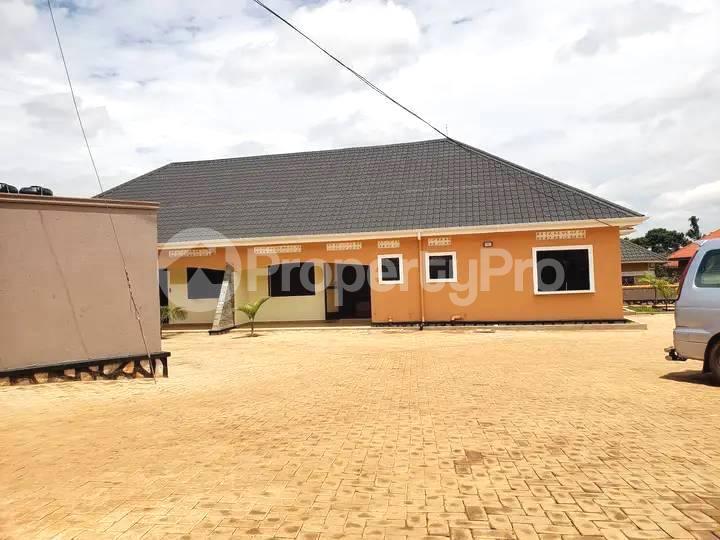 4 bedroom Bungalow Apartment for rent gayaza road Wakiso Central - 1
