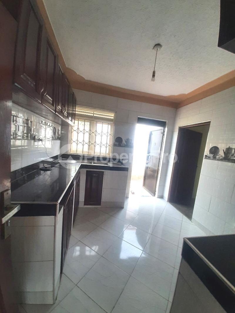 4 bedroom Bungalow Apartment for rent bweyogerere road Wakiso Central - 6