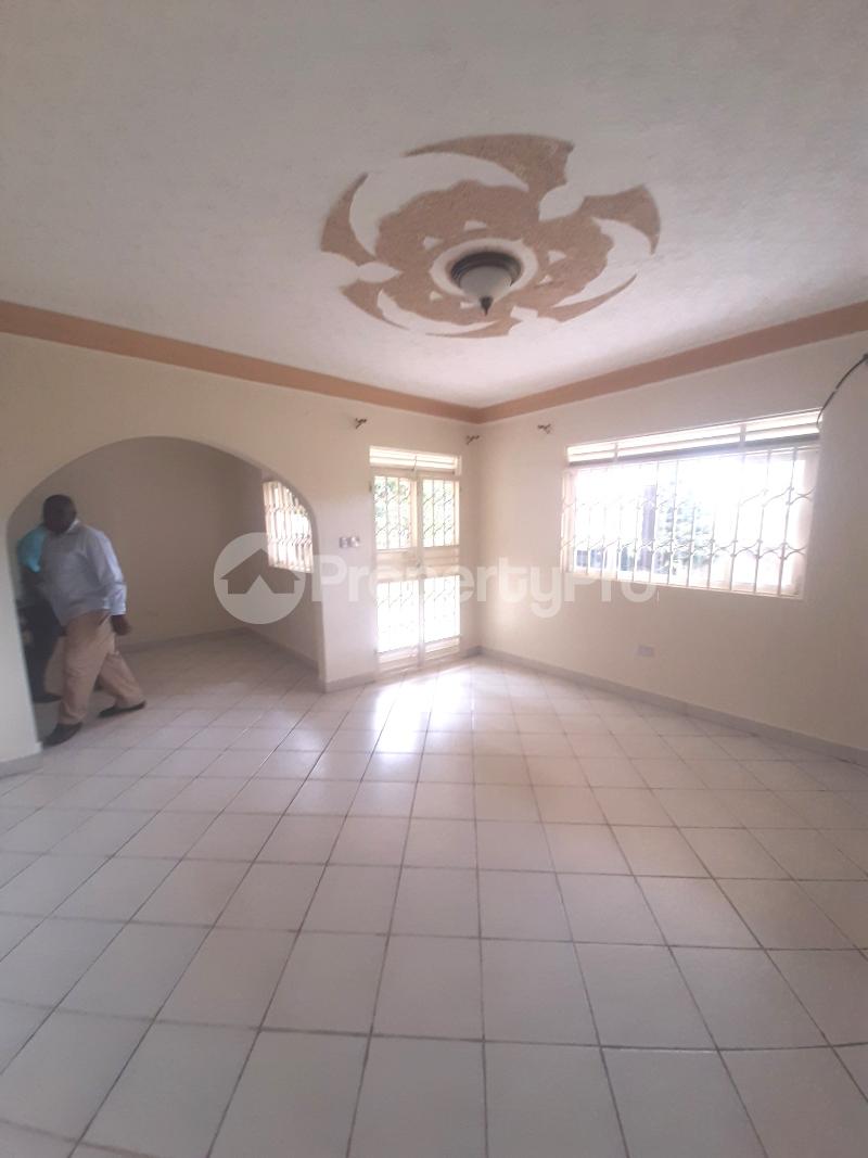 4 bedroom Bungalow Apartment for rent bweyogerere road Wakiso Central - 11