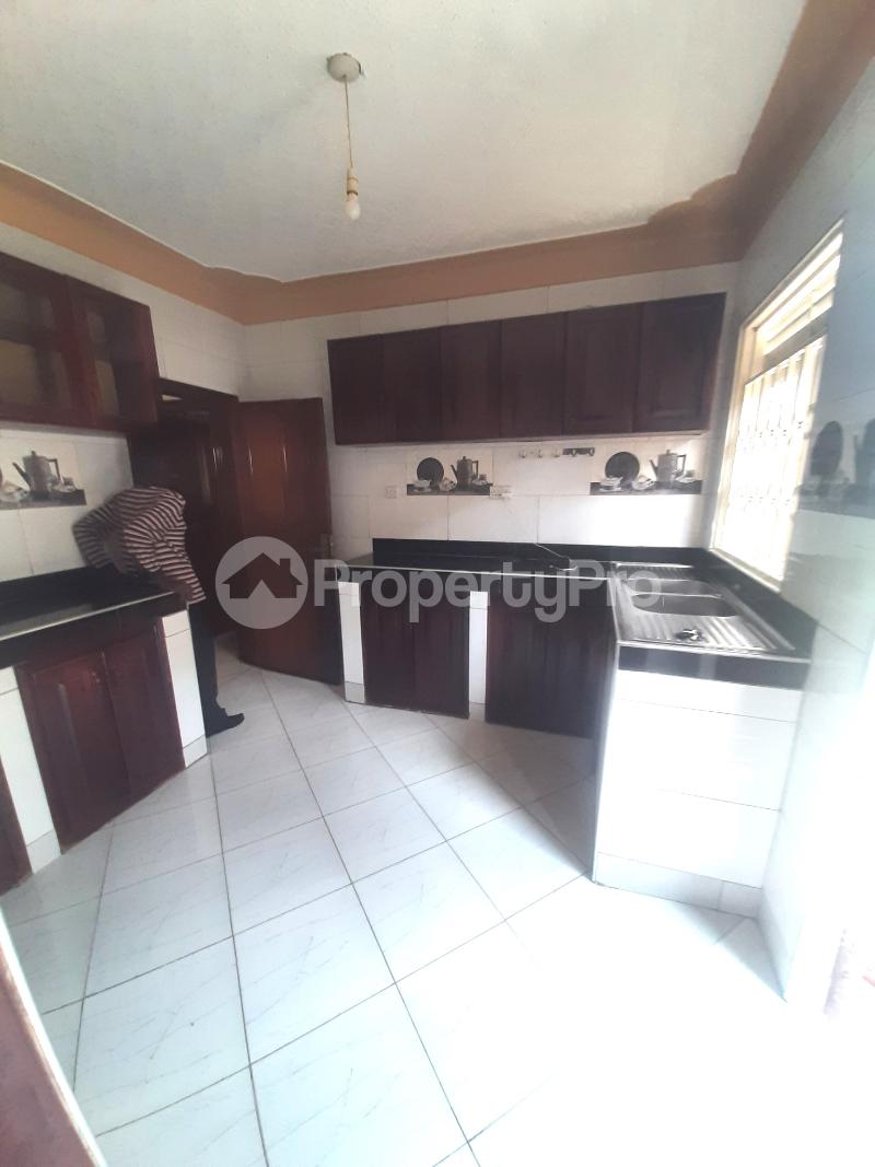 4 bedroom Bungalow Apartment for rent bweyogerere road Wakiso Central - 1