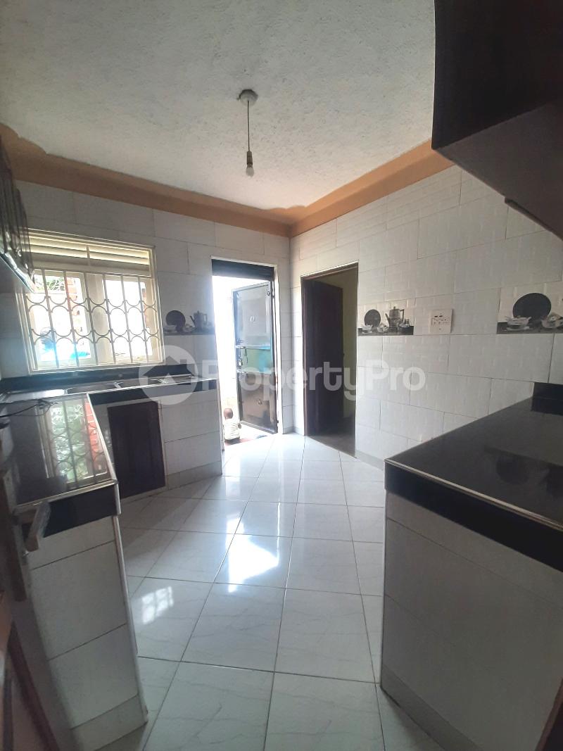 4 bedroom Bungalow Apartment for rent bweyogerere road Wakiso Central - 0