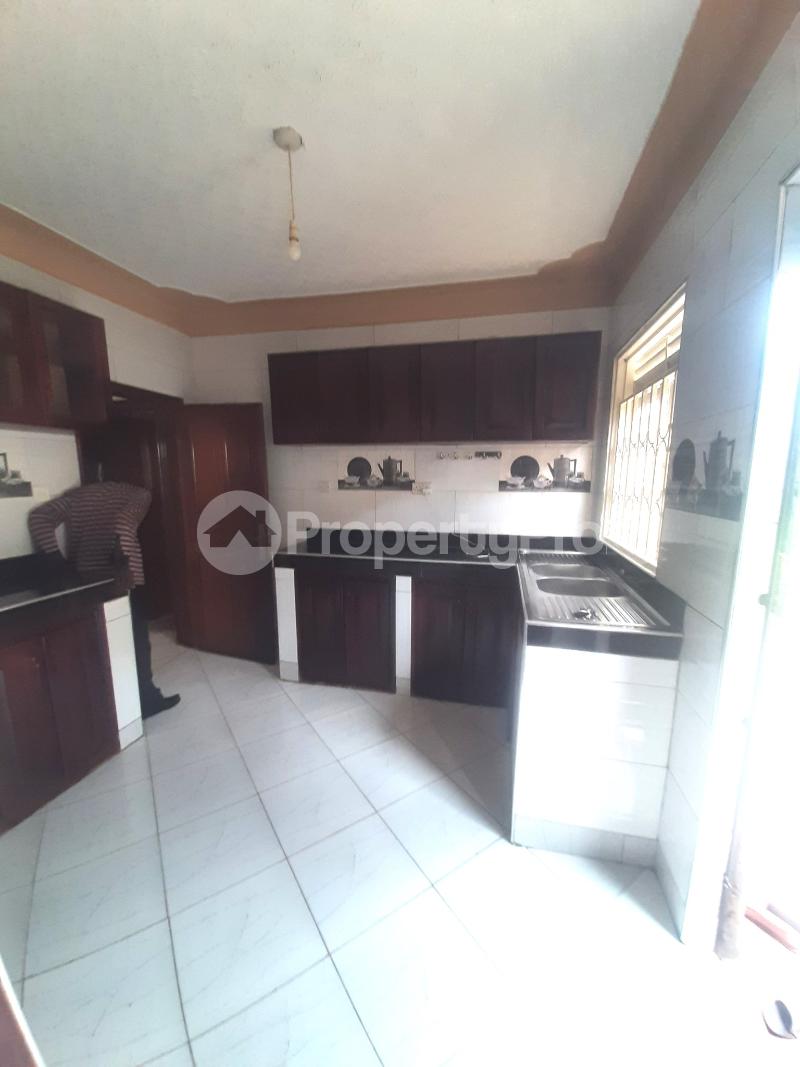 4 bedroom Bungalow Apartment for rent bweyogerere road Wakiso Central - 18