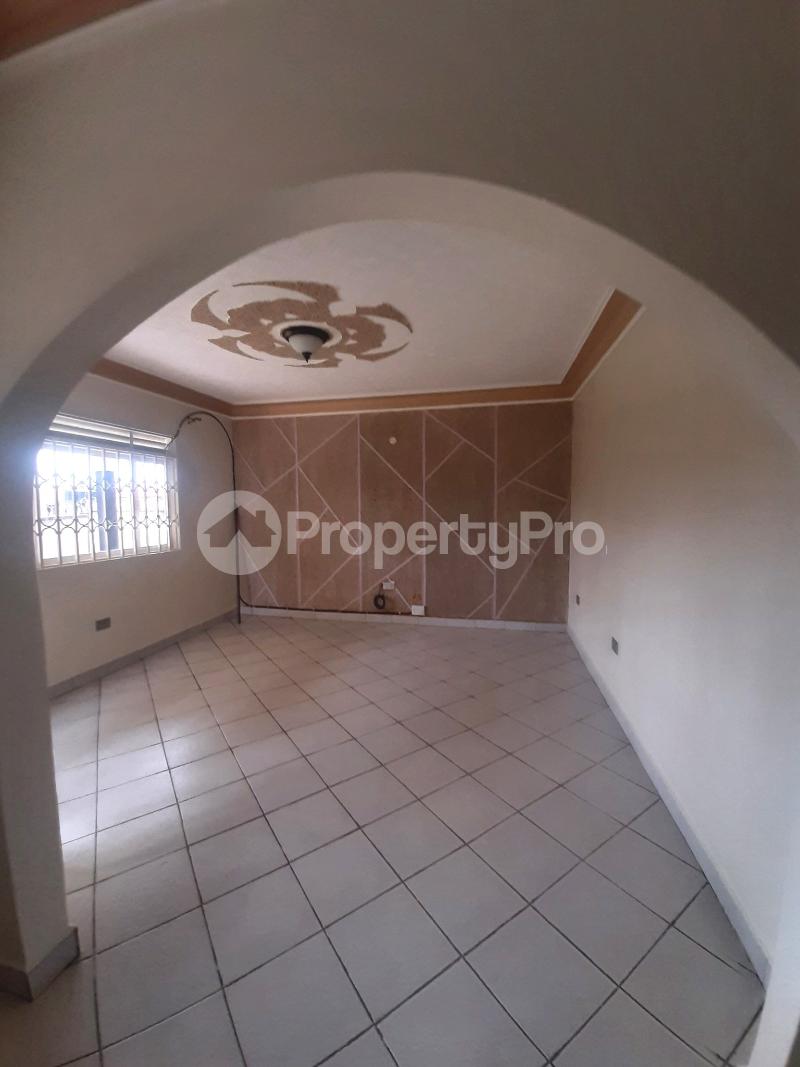 4 bedroom Bungalow Apartment for rent bweyogerere road Wakiso Central - 13