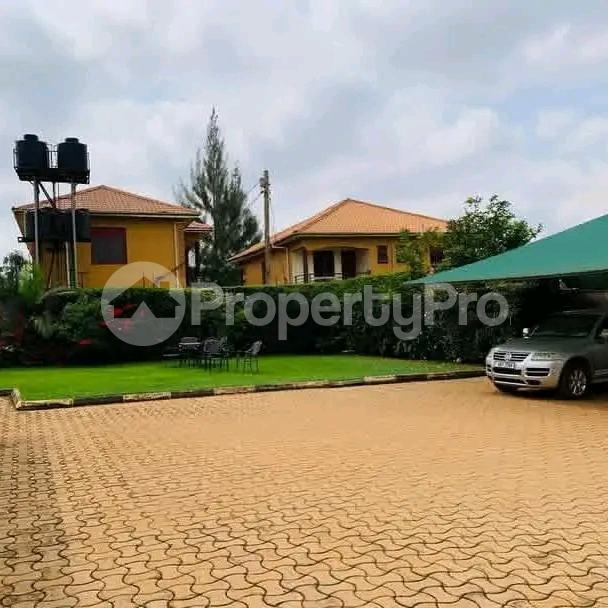 6 bedroom Bungalow Apartment for rent Najjera road  Kampala Central Kampala Central - 2