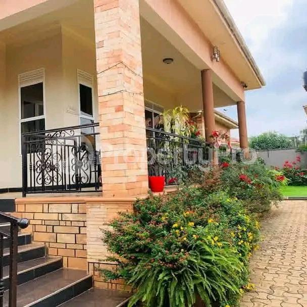 6 bedroom Bungalow Apartment for rent Najjera road  Kampala Central Kampala Central - 0
