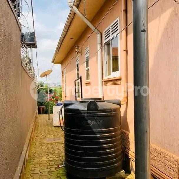6 bedroom Bungalow Apartment for rent Najjera road  Kampala Central Kampala Central - 3