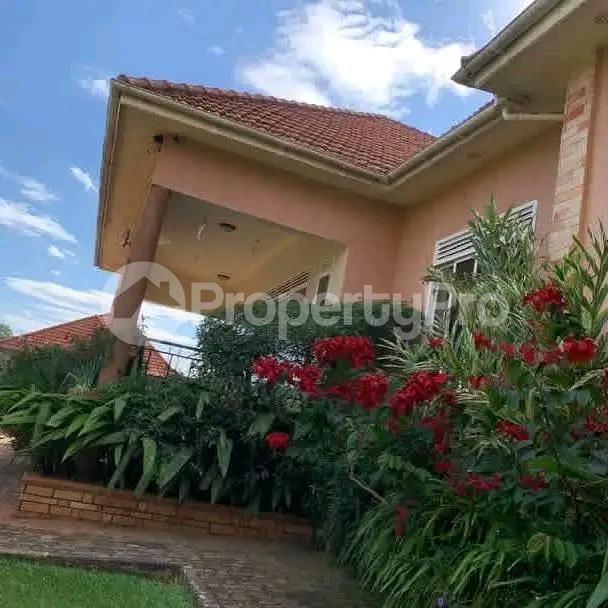 6 bedroom Bungalow Apartment for rent Najjera road  Kampala Central Kampala Central - 1