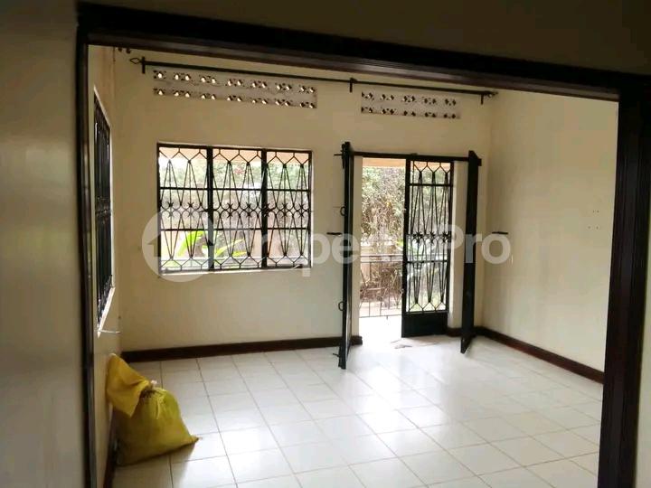 4 bedroom Bungalow Apartment for rent Kiwatule road  Kampala Central Kampala Central - 10