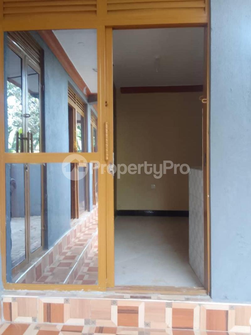 1 bedroom mini flat  Studio Apartment for rent Mbuya road mutungo  Mbuya Kampala Central - 3