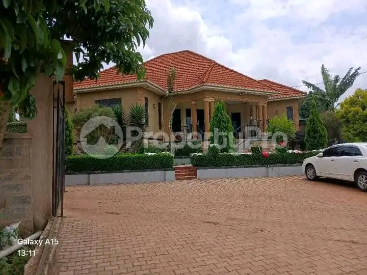 5 bedroom Bungalow Apartment for sale Kira road  Kira Wakiso Central - 4