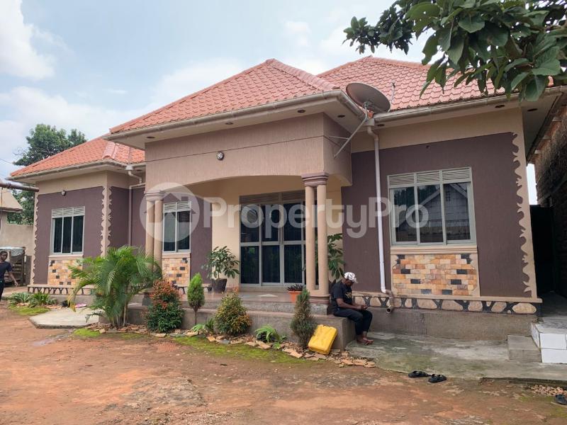 3 bedroom Villa for sale Kawanda bombo road Kawempe Wakiso Central - 2