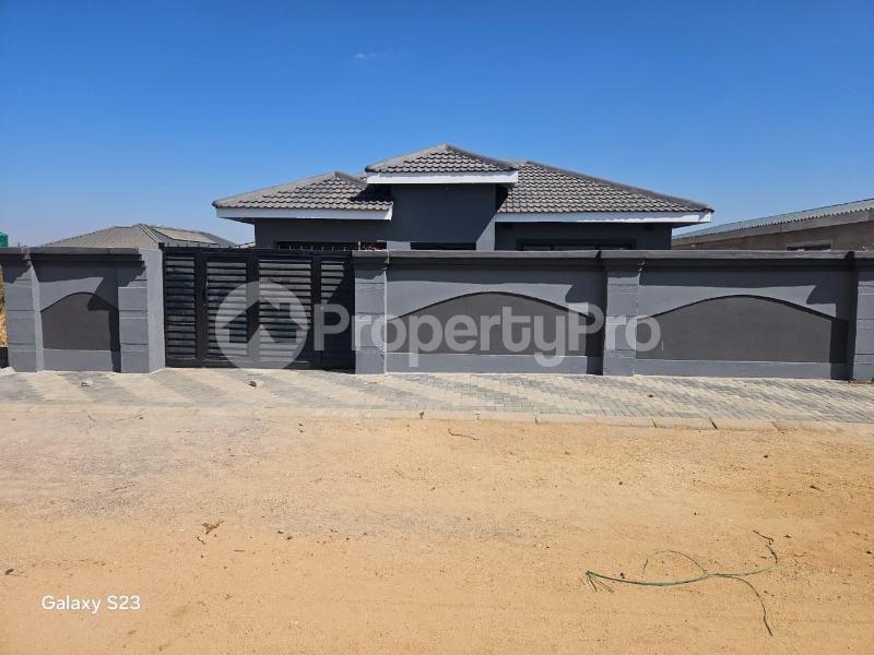 3 bedroom Houses for rent Tshabalala Extension , Bulawayo  Tshabalala Extension Bulawayo High-Density Bulawayo - 0
