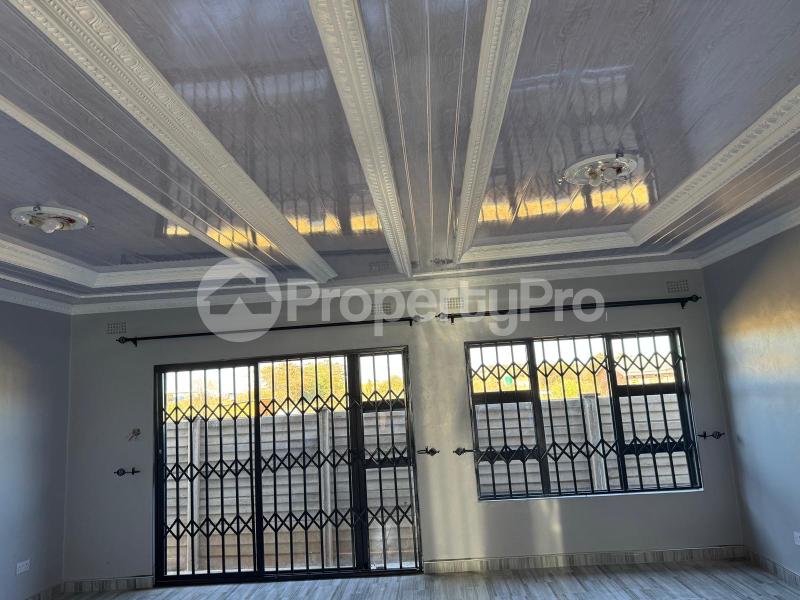 3 bedroom Houses for rent Tshabalala Extension , Bulawayo  Tshabalala Extension Bulawayo High-Density Bulawayo - 11