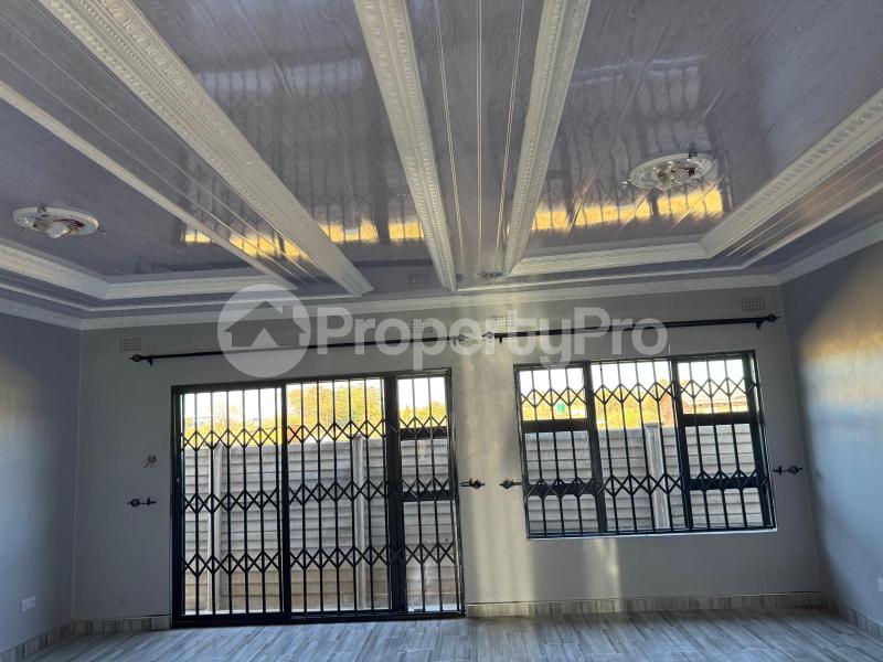 3 bedroom Houses for rent Tshabalala Extension , Bulawayo  Tshabalala Extension Bulawayo High-Density Bulawayo - 10