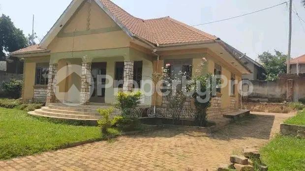 4 bedroom Bungalow Apartment for sale Gayaza wampeewo Kampala Central Kampala Central - 4