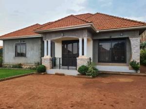 3 bedroom Bungalow Apartment for sale Kitende Entebbe road  Kampala Central