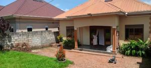 3 bedroom Villa for sale Kajjansi entebbe road Kampala Central Kampala Central