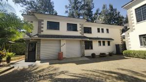 2 bedroom Flat&Apartment for rent Runda Nairobi