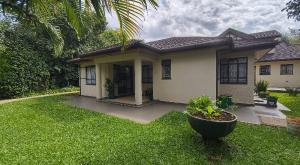 2 bedroom Bungalow Houses for rent Runda Nairobi