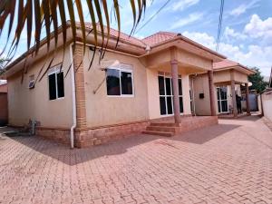 3 bedroom Bungalow Apartment for rent Kyaliwajjala road  Kampala Central Kampala Central