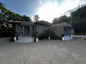3 bedroom Bungalow Houses for rent Parklands Nairobi