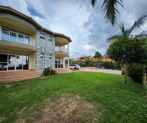 3 bedroom Apartment Block Apartment for rent Kira road Kira Wakiso Central