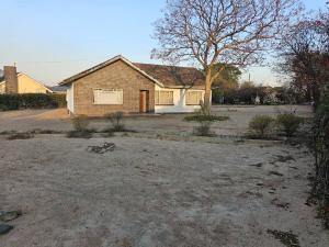 3 bedroom Houses for sale Luveve 4 , Behind Police Luveve Bulawayo High-Density Bulawayo