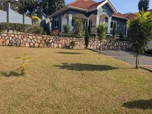 3 bedroom Bungalow Apartment for rent Bukoto road Bukoto Kampala Central