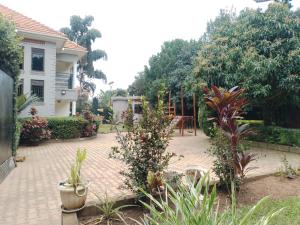 3 bedroom Villa for rent Buwate kungu road  Kira Wakiso Central