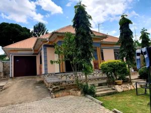 3 bedroom Bungalow Apartment for sale Bujjiko mityana  Kampala Central Kampala Central