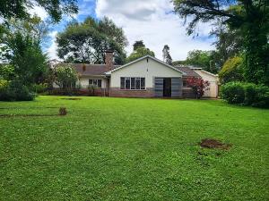 4 bedroom Bungalow Houses for rent Runda Nairobi