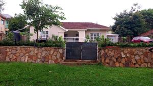 4 bedroom Villa for rent Magdalene Nanjala Rd. Bunga Munyonyo Kampala Central