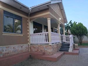 4 bedroom Bungalow Apartment for rent Kyanja kisasi road Kisaasi Kampala Central