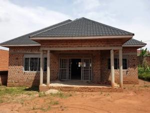 4 bedroom Villa for sale Namugongo Jinja misindye  Kira Wakiso Central