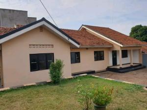 4 bedroom Bungalow Apartment for rent Naalya road  Kampala Central Kampala Central