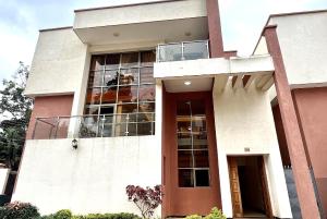 5 bedroom Flat&Apartment for sale Lavington Nairobi