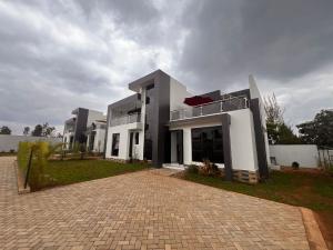 5 bedroom Flat&Apartment for sale Ruiru Kiambu