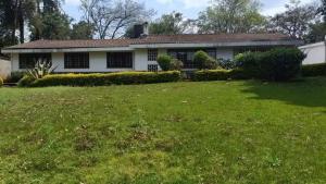 5 bedroom Bungalow Houses for rent Runda Nairobi