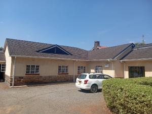 5 bedroom Bungalow Houses for rent Mountain View Nairobi