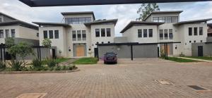 5 bedroom Flat&Apartment for rent Runda Nairobi