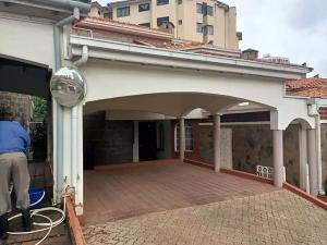 5 bedroom Townhouse for rent Riverside Nairobi