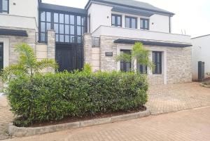 5 bedroom Flat&Apartment for rent Runda Nairobi