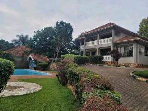 5 bedroom Bungalow Apartment for rent Bukoto  Kampala Central Kampala Central