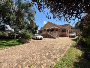 8 bedroom Villa for sale Makindye kizungu Kampala Central Kampala Central